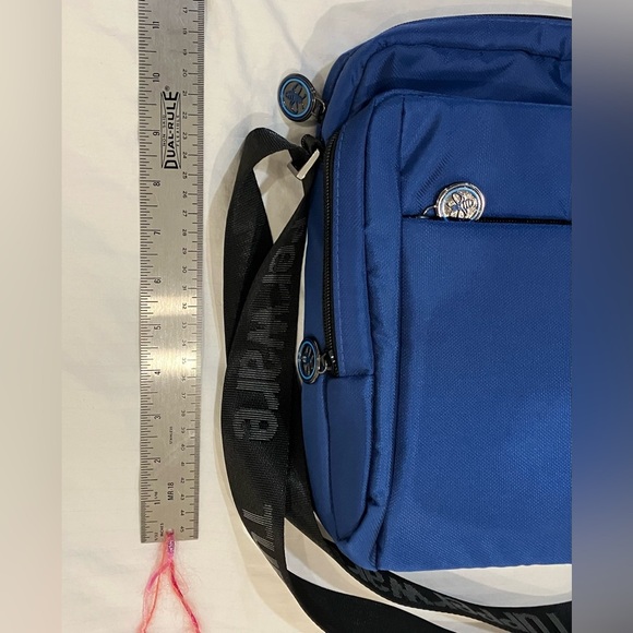 Tupperware crossbody adjustable messenger padded  tablet / travel Bag - Picture 11 of 11